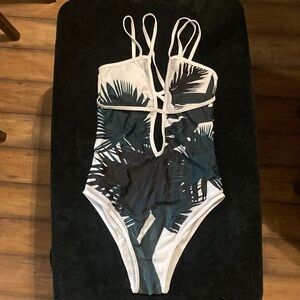 Size L women’s black and white floral one piece swimsuit